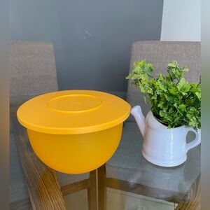 Tupperware Impressions Bowl with Seal New